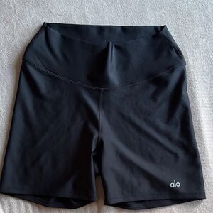 Alo high rise biker 4” short